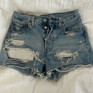 Levi’s destroyed 501s